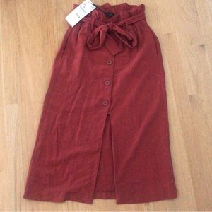 SOLD‼️ Zara midi skirt